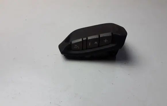 Steering wheel buttons/switches