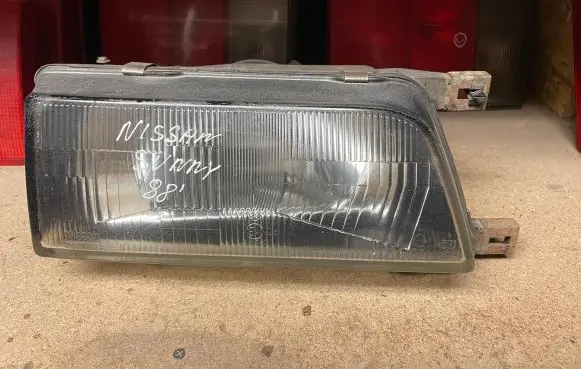 Nissan Sunny Headlight/headlamp 1218