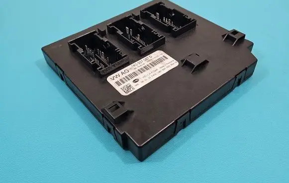 Skoda Octavia Mk2 (1Z) Central body control module 1K0937087D IMPRK1509047