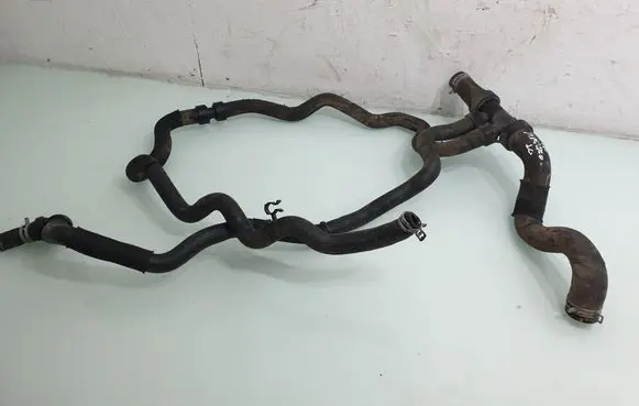 Engine coolant pipe/hose