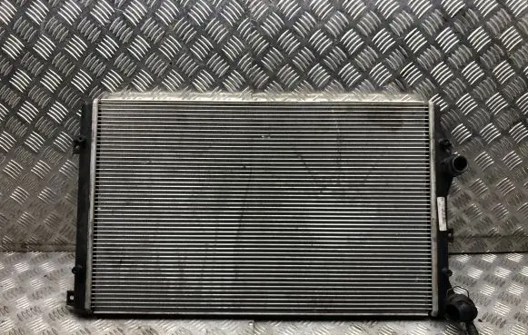 Volkswagen Golf V Coolant radiator 1K0121253H