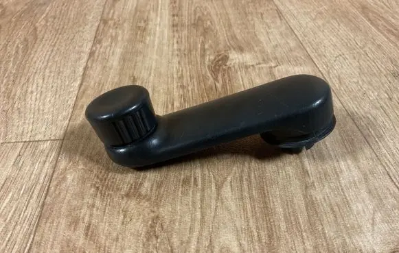 Renault Trafic II (X83) Front door window winding handle 7700811387