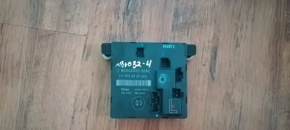 Mercedes-Benz E W211 Door control unit/module 2118704026