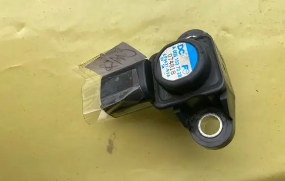 Mercedes-Benz C W204 Air pressure sensor A0051537228