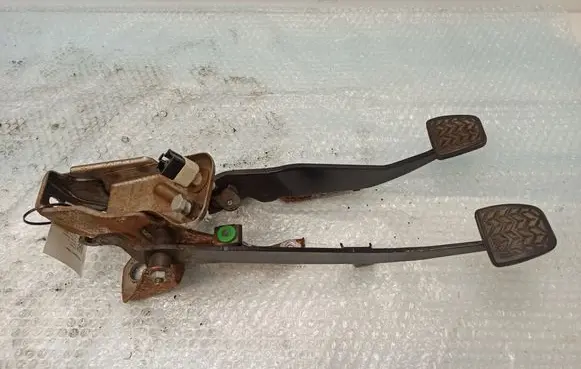 Peugeot 107 Pedal assembly 471100H020