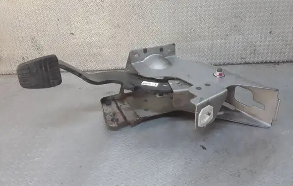 Chevrolet Captiva Brake pedal KA131540