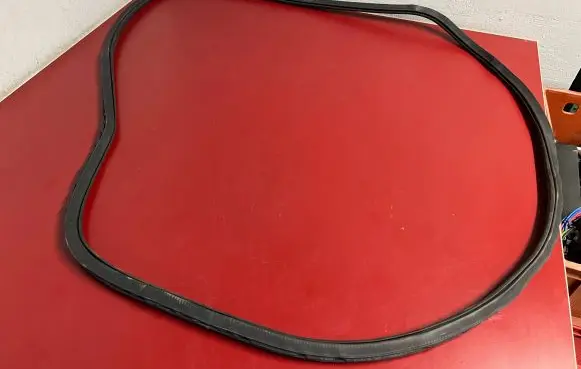 BMW X7 G07 Rear door rubber seal (on body) 7431142