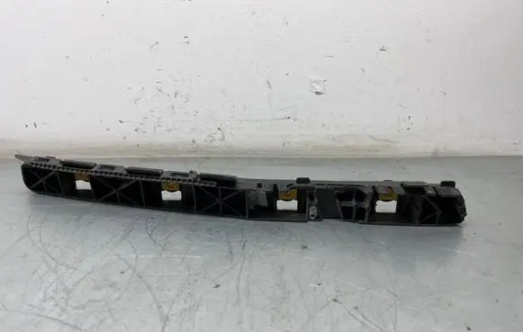 Rear bumper mounting bracket