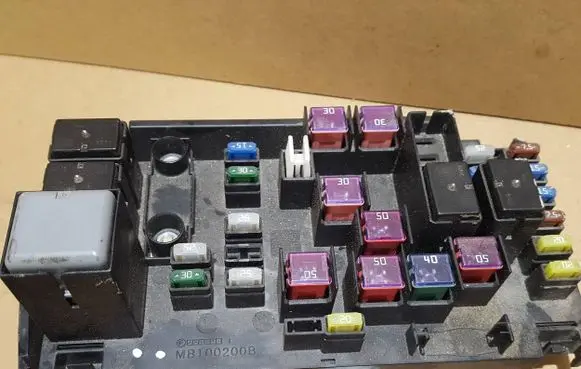 Subaru Forester SJ Fuse module 82241SG040 403186 MB100200B