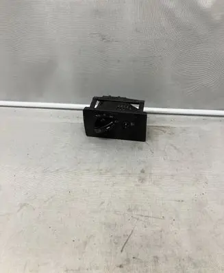 Ford Mondeo Mk III Light switch 04052711