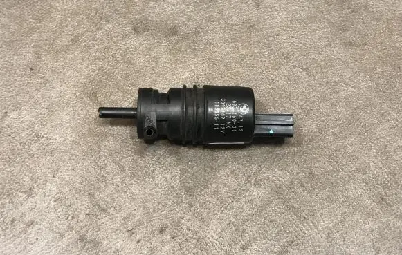 BMW 5 F10 F11 Windscreen/windshield washer pump 6934160