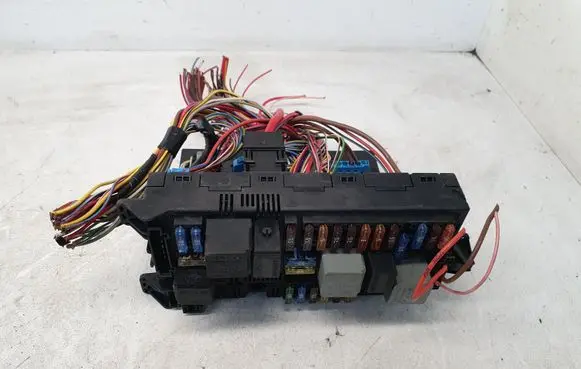 Mercedes-Benz E W211 Fuse module 2115457301