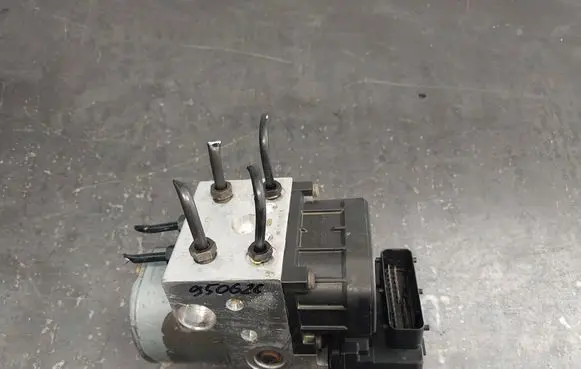 Volkswagen PASSAT B5.5 ABS Pump 8E0614111AB 0265216559