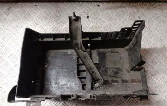 Chevrolet Cruze Battery box tray 13354419