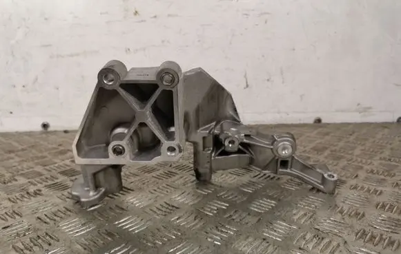 Hyundai Santa Fe Generator/alternator bracket NLG1