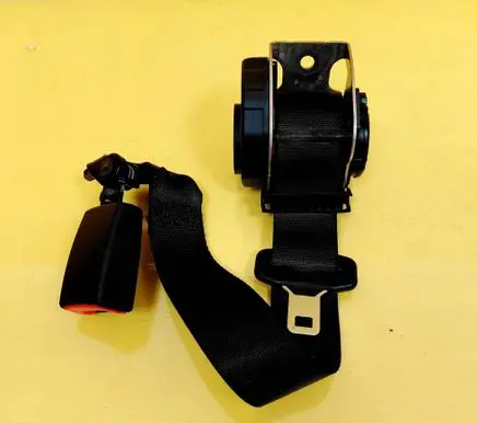 Ford Focus Rear seatbelt 040199