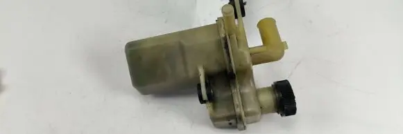 Mazda 3 I Power steering fluid tank/reservoir