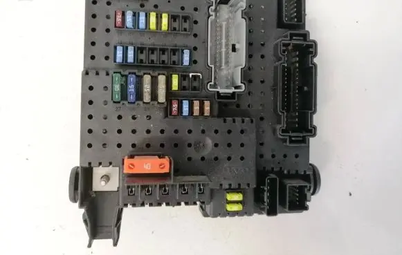 Volvo V70 Fuse box set 8676391 05W041