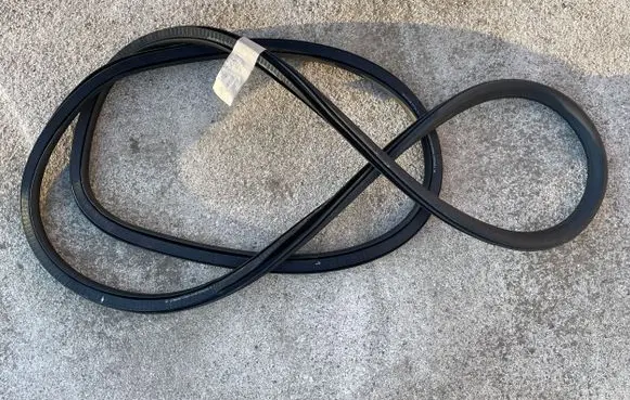 Opel Zafira C Front door rubber seal 13259937