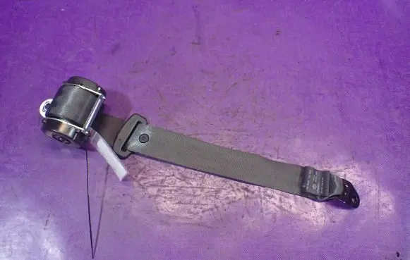 Opel Astra J Front seatbelt 617472300B