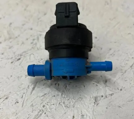 Mercedes-Benz C W204 Turbo solenoid valve A0004705493