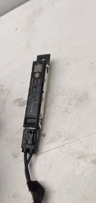 Volkswagen PASSAT B8 Shock absorber/damper mounting bracket 1J09090608