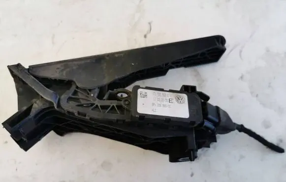 Volkswagen Touran I Accelerator throttle pedal 6PV00868900 11022803 1T1721503E