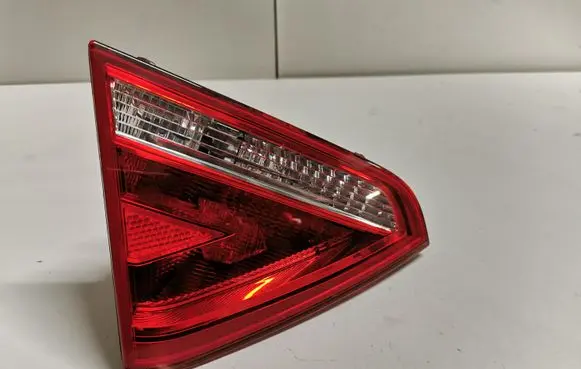 Audi A5 8T 8F Tailgate rear/tail lights 8T0945093