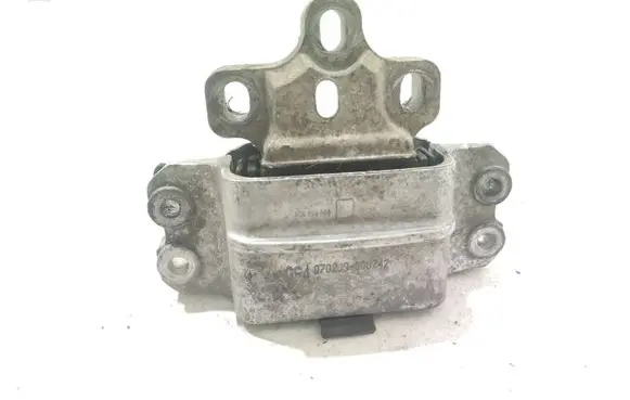 Engine mount bracket
