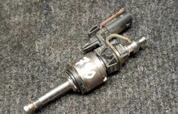 Volkswagen Taigo Fuel injector 0261500443