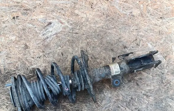 Toyota Avensis T270 Front shock absorber with coil spring 48520