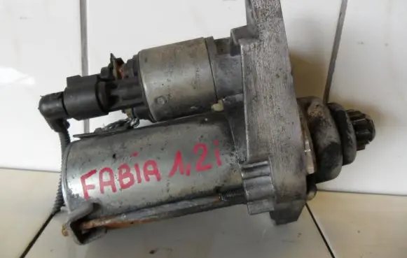 Skoda Fabia Mk2 (5J) Starter motor 02T911024N