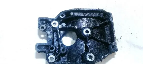 Peugeot 407 Engine mounting bracket