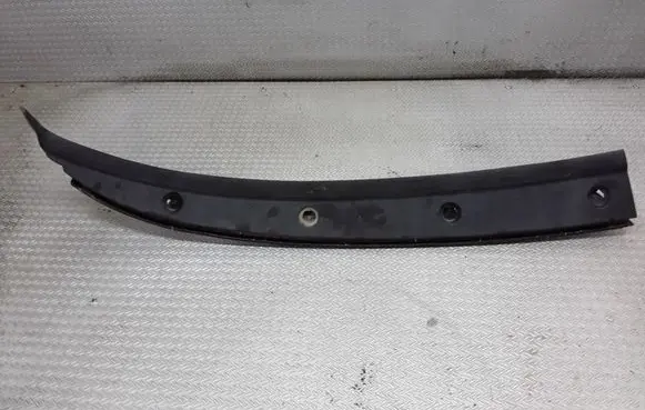 Mercedes-Benz Vito Viano W638 Wiper trim A6386270401