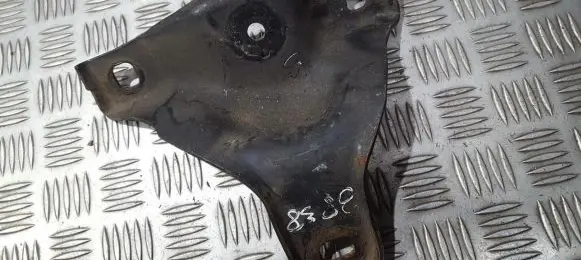 Ford Focus Engine mounting bracket