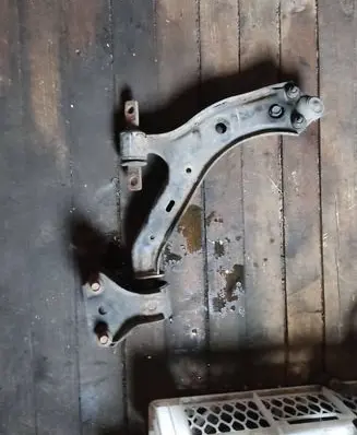 Honda CR-V Front lower control arm/wishbone