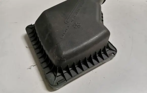 Ford Mustang V Air filter box cover M536A44ZH2021