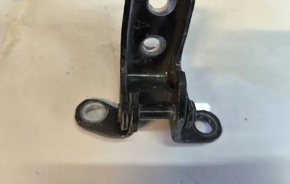 Honda CR-V Rear door upper hinge