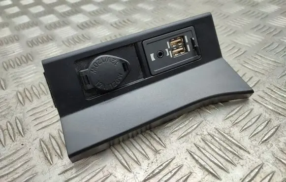 Lexus RX 450H USB socket connector 8619078010