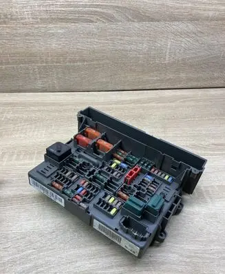 BMW 3 E90 E91 Fuse module 9119446