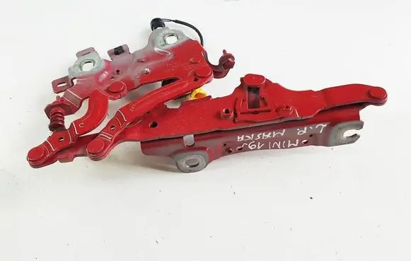 Engine bonnet/hood hinges