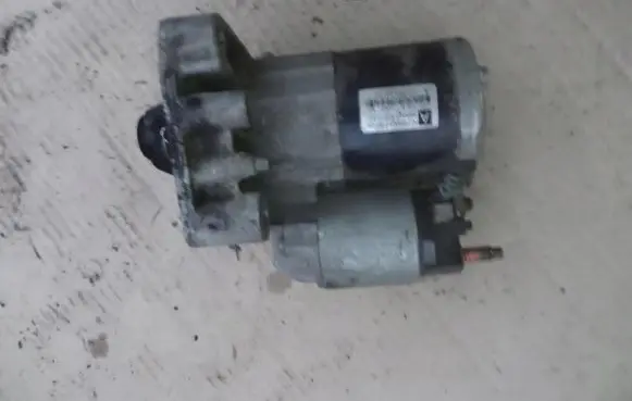 Peugeot 5008 Starter motor V755001780