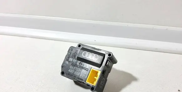 Audi A8 S8 D2 4D Air flap motor/actuator 4D0820511A 0637005001