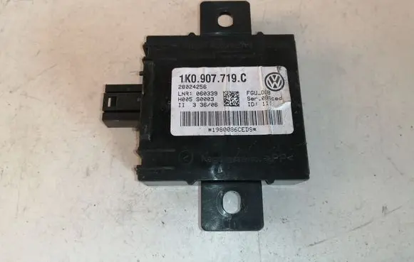 Audi A3 S3 8P Alarm control unit/module 1K0907719C