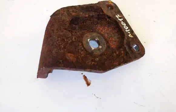 Nissan Quest Engine mounting bracket