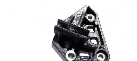 Mazda 626 Engine mounting bracket kl1118371