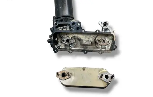 Mitsubishi Pajero Oil filter mounting bracket 4m51