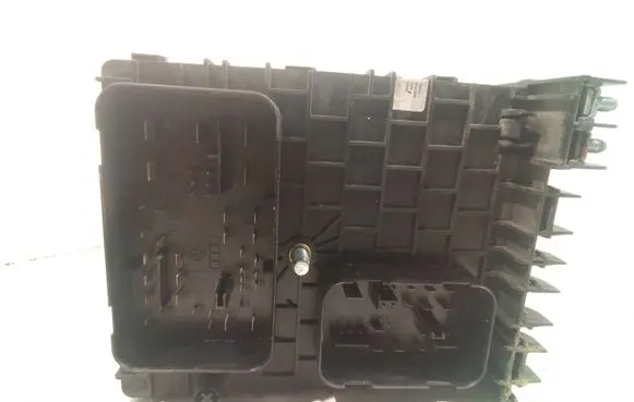 Volkswagen Golf V Fuse module 1K0937124K 014189861