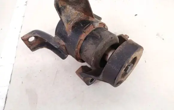 Mazda 6 Engine mount bracket