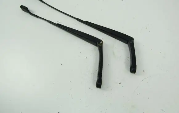 Volkswagen PASSAT B6 Front wiper blade arm 